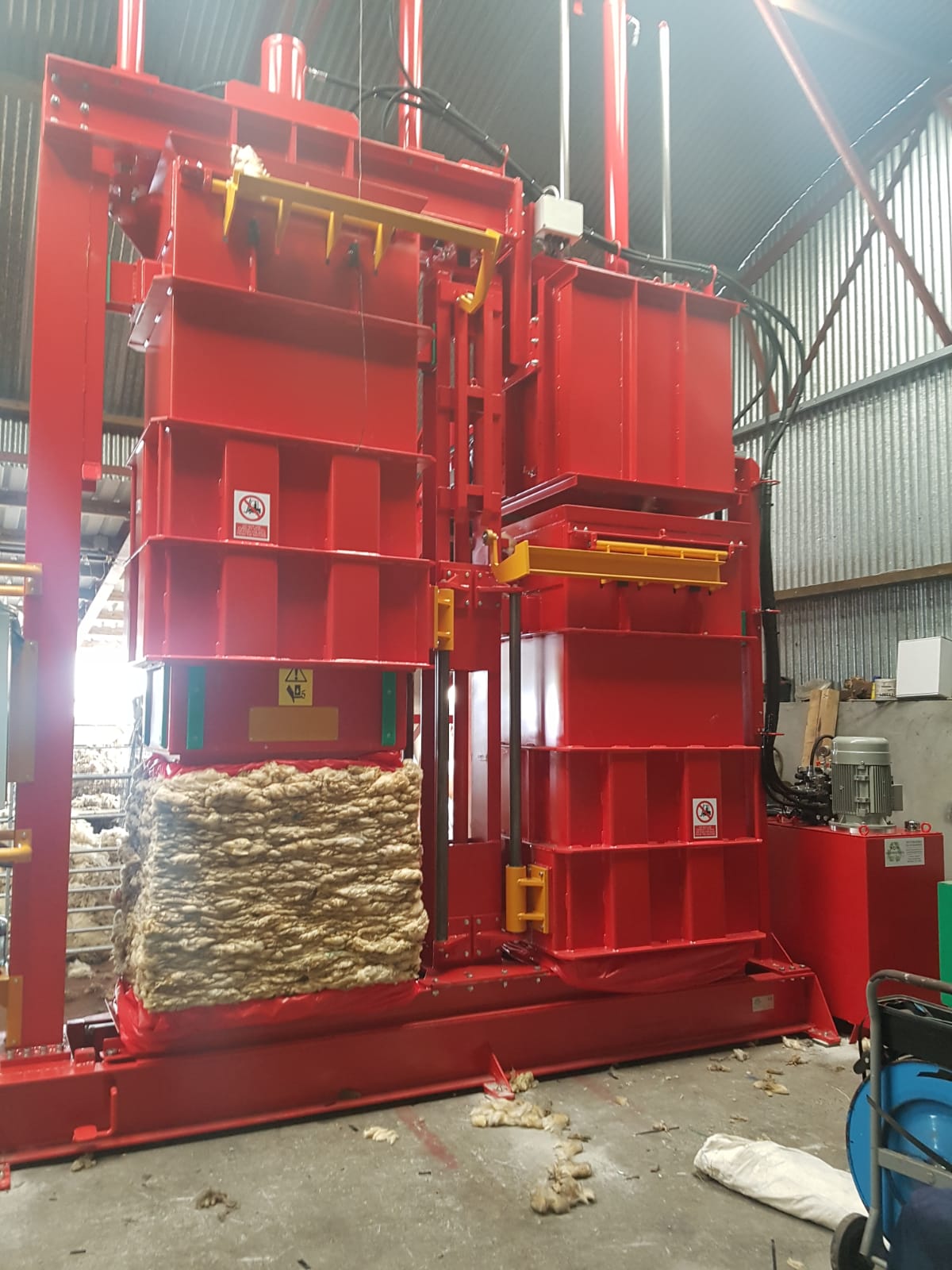 Vertical Twin Box Auto Textile Baler